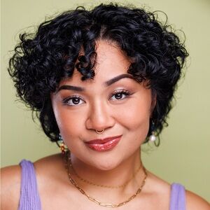 Meet your Posher, Angie